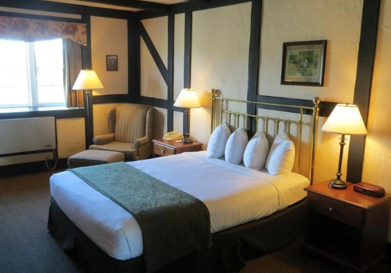 هتل Quality Inn Waddling Dog