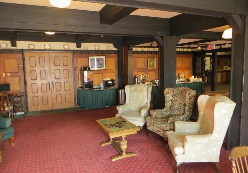 هتل Quality Inn Waddling Dog