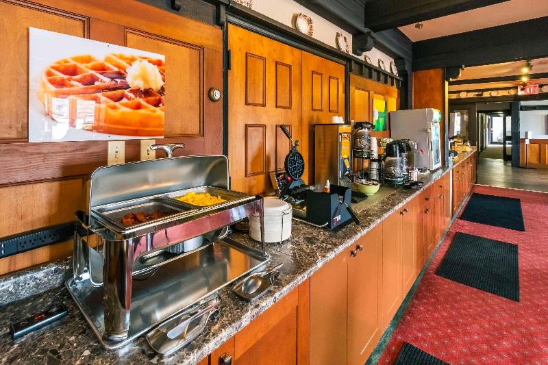 هتل Quality Inn Waddling Dog