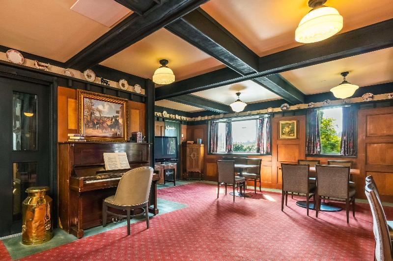 هتل Quality Inn Waddling Dog