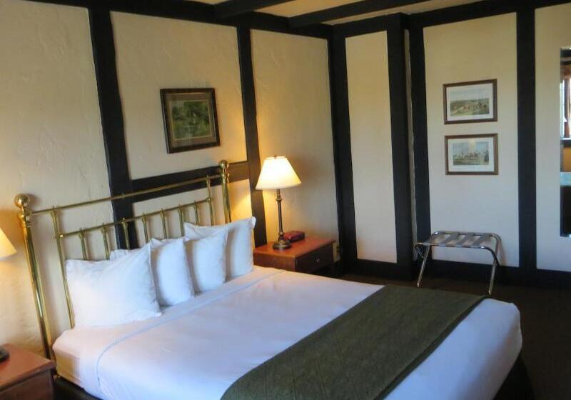 هتل Quality Inn Waddling Dog