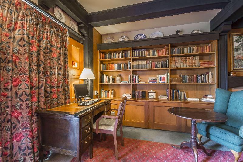 هتل Quality Inn Waddling Dog