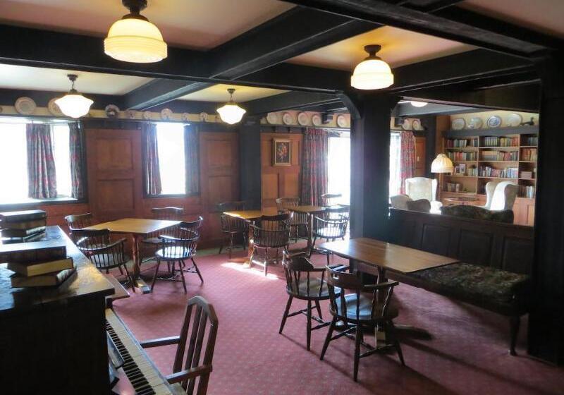 هتل Quality Inn Waddling Dog