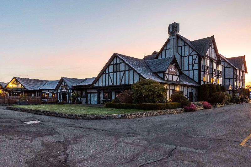 هتل Quality Inn Waddling Dog