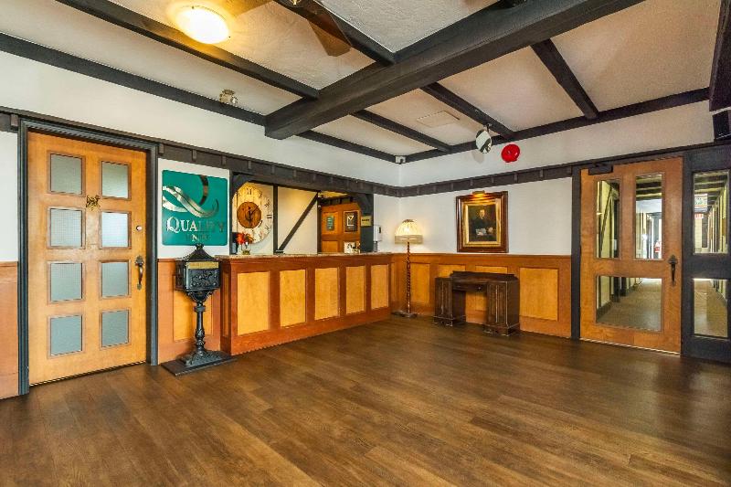 هتل Quality Inn Waddling Dog