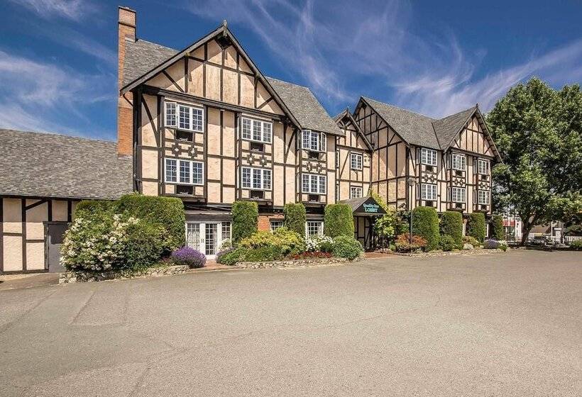 هتل Quality Inn Waddling Dog