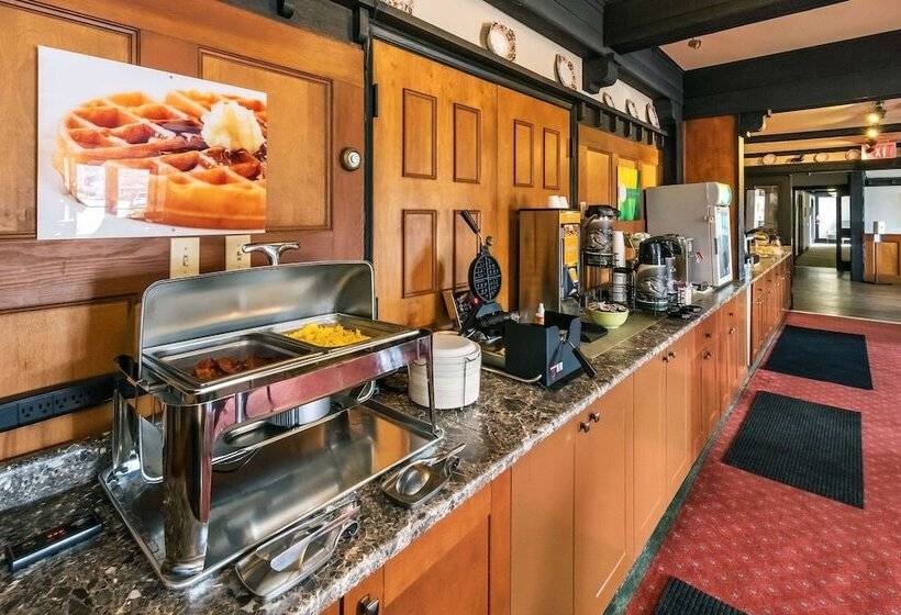 هتل Quality Inn Waddling Dog