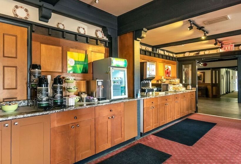 هتل Quality Inn Waddling Dog