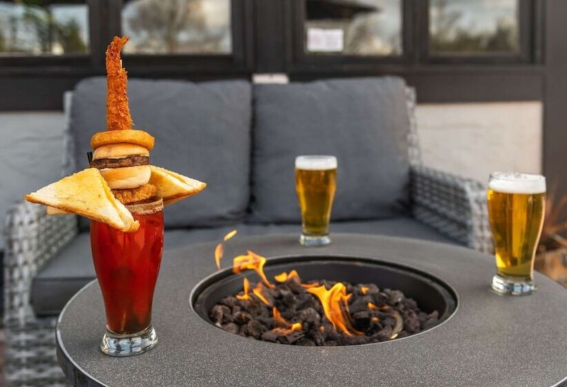 هتل Quality Inn Waddling Dog