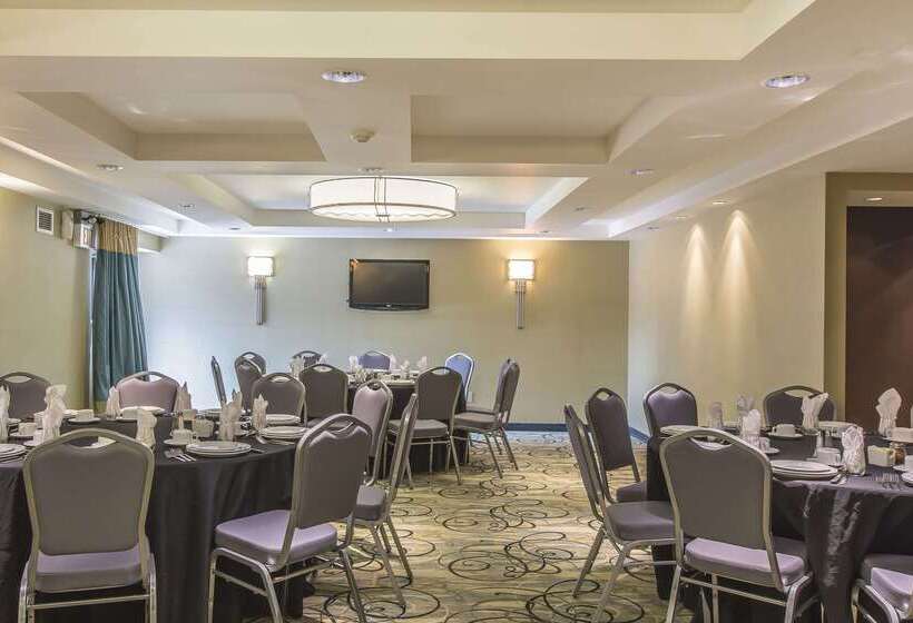 Quattro Hotel & Conf. Centre, Ascend Hotel Collection