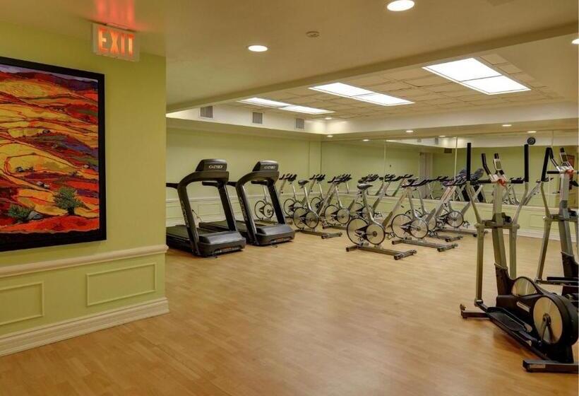 Отель Queens Landing