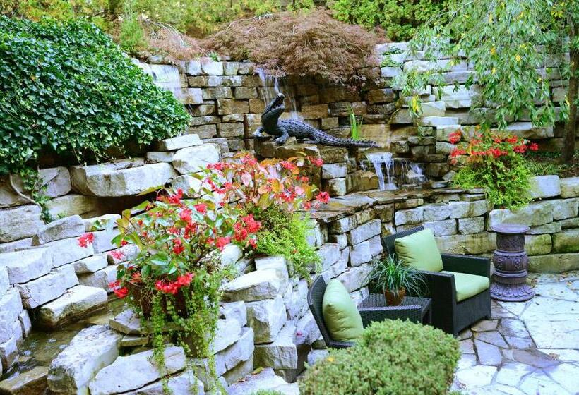 Отель Queens Landing