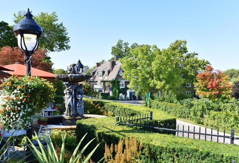 Отель Queens Landing