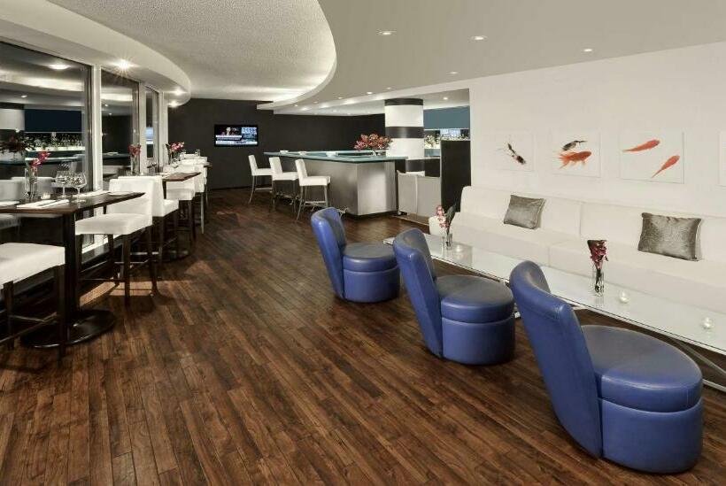 בית מלון כפרי Radisson Blu Toronto Downtown