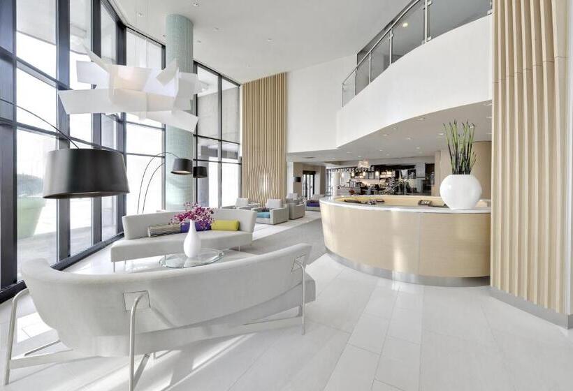 בית מלון כפרי Radisson Blu Toronto Downtown