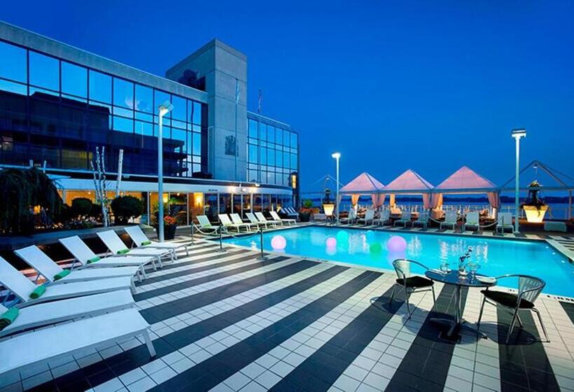 בית מלון כפרי Radisson Blu Toronto Downtown