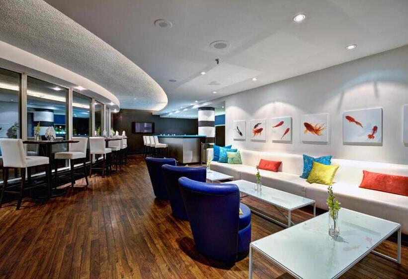 בית מלון כפרי Radisson Blu Toronto Downtown