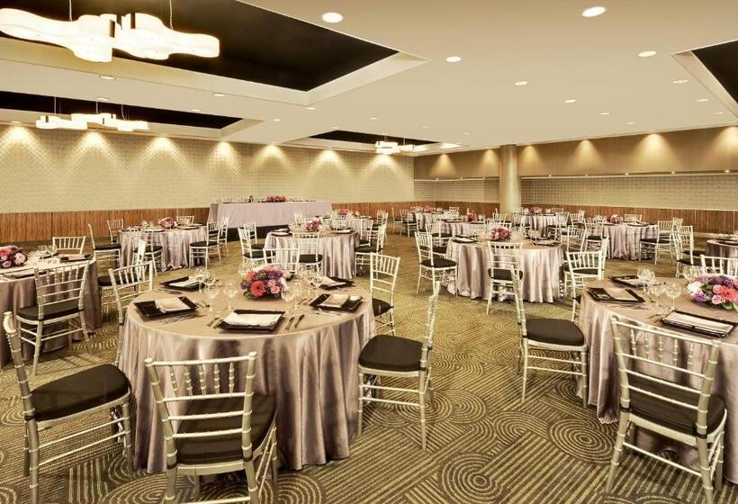 בית מלון כפרי Radisson Blu Toronto Downtown