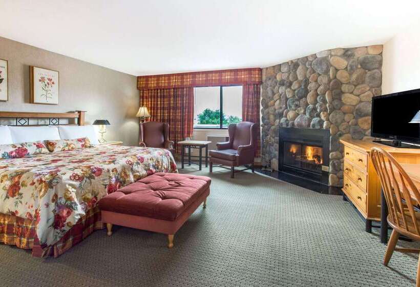 Ramada By Wyndham Kelowna Hotel & Conference Center