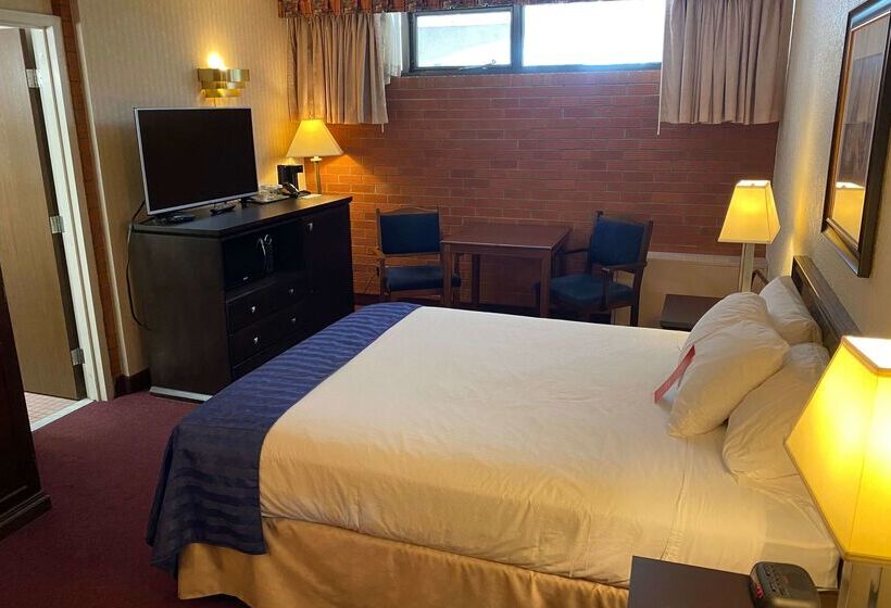 فندق Ramada By Wyndham Lethbridge