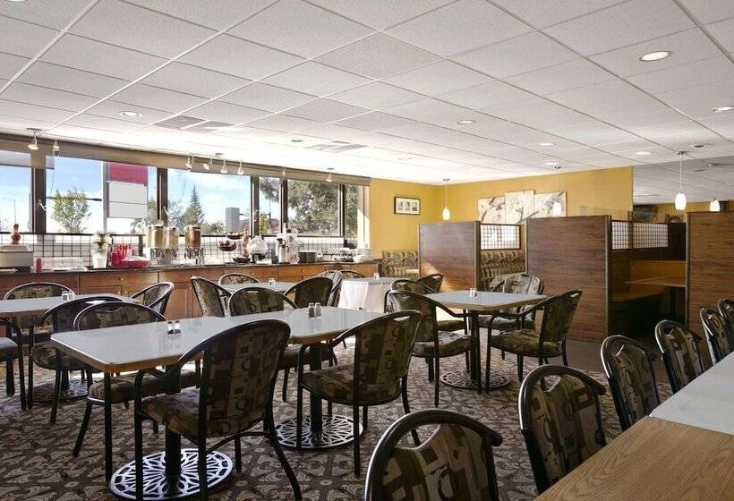 فندق Ramada By Wyndham Lethbridge