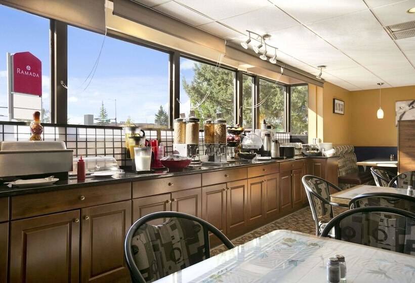 فندق Ramada By Wyndham Lethbridge