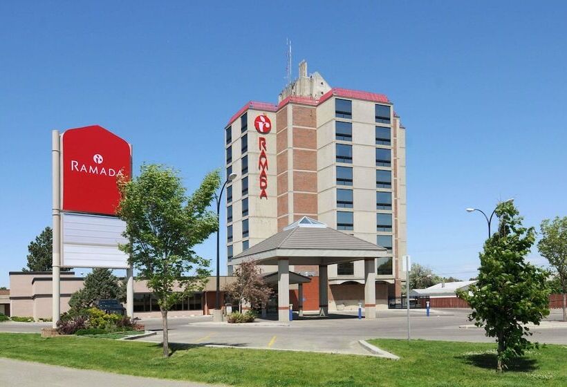 فندق Ramada By Wyndham Lethbridge
