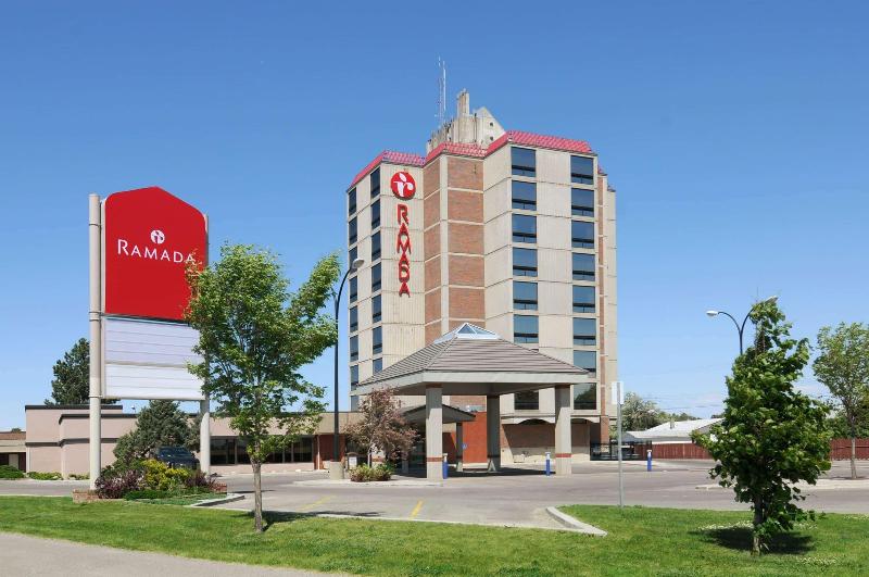 فندق Ramada By Wyndham Lethbridge