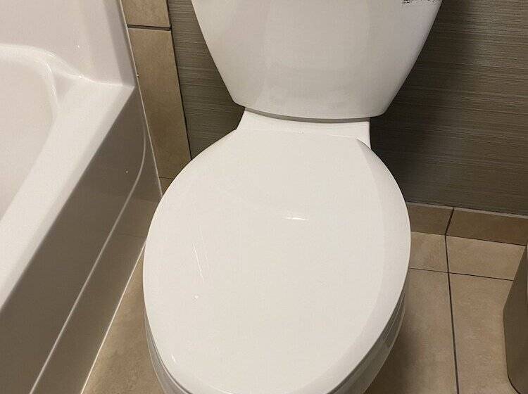 בית מלון כפרי Ramada By Wyndham Medicine Hat