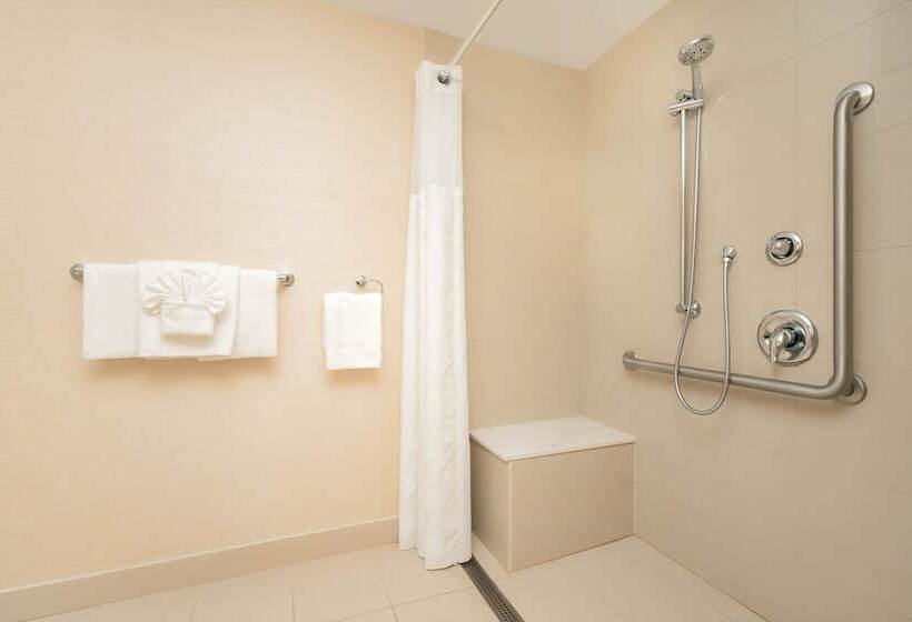 هتل Ramada By Wyndham Niagara Falls Near The Falls