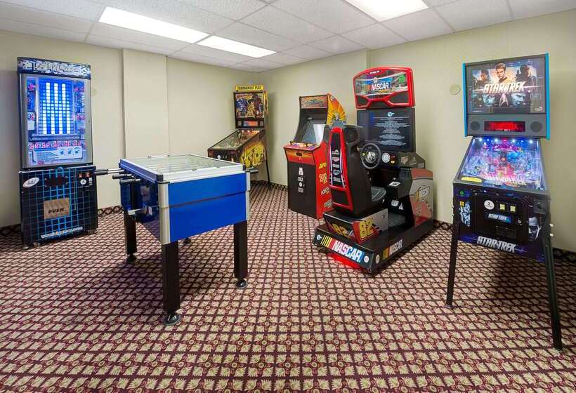 בית מלון כפרי Ramada By Wyndham Niagara Falls/fallsview