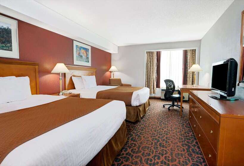 בית מלון כפרי Ramada By Wyndham Niagara Falls/fallsview