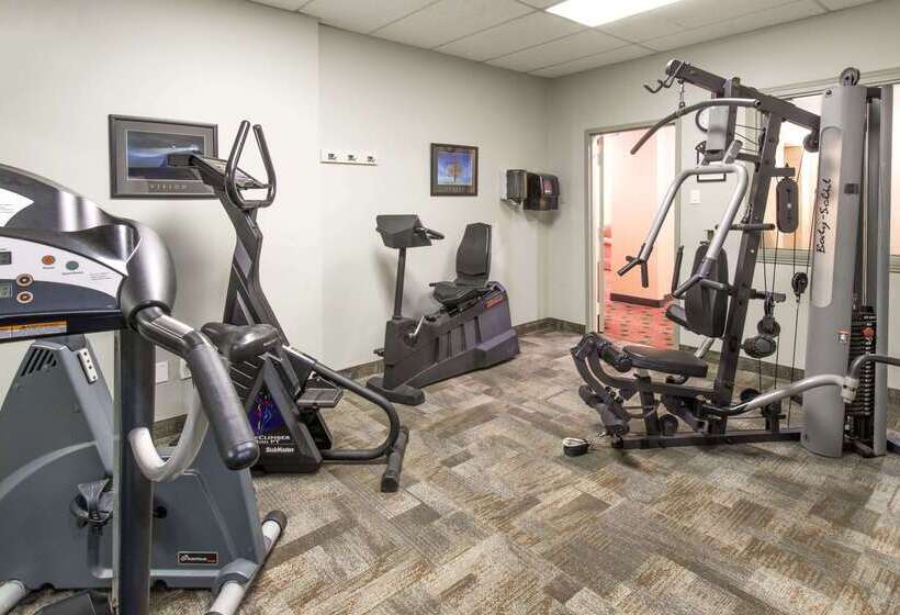 בית מלון כפרי Ramada By Wyndham Niagara Falls/fallsview