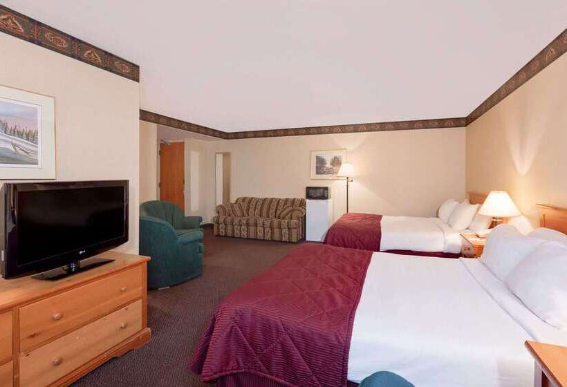 فندق Ramada By Wyndham Pinewood Park Resort North Bay