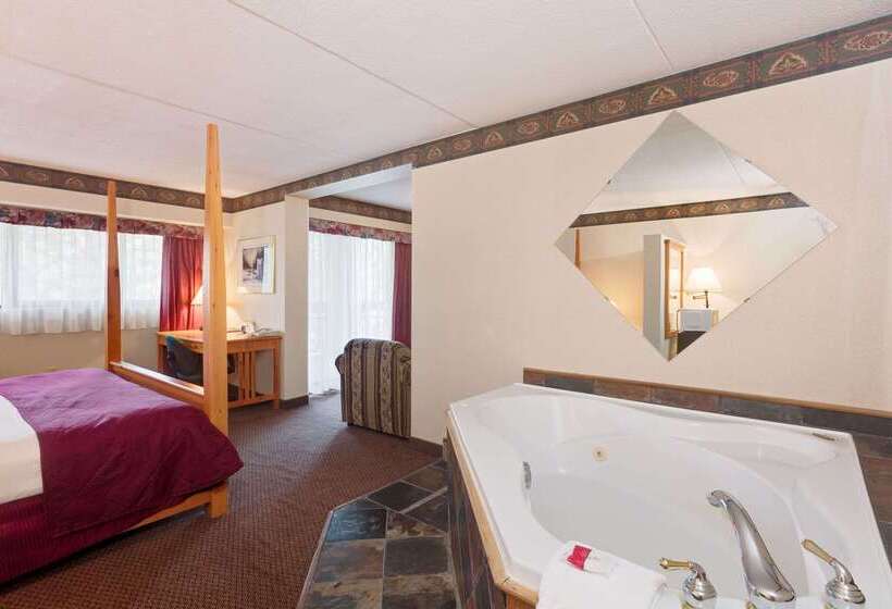 فندق Ramada By Wyndham Pinewood Park Resort North Bay