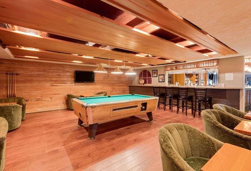 فندق Ramada By Wyndham Pinewood Park Resort North Bay