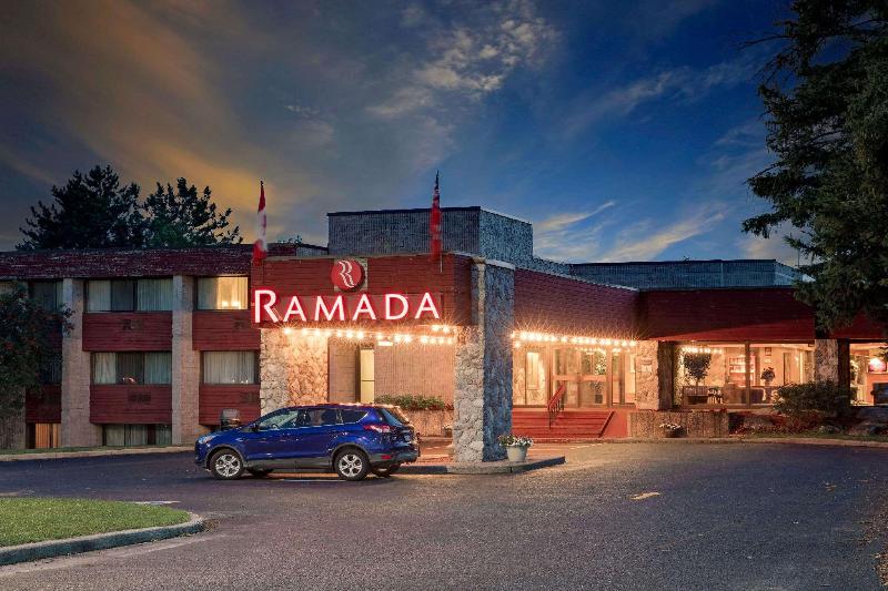 فندق Ramada By Wyndham Pinewood Park Resort North Bay