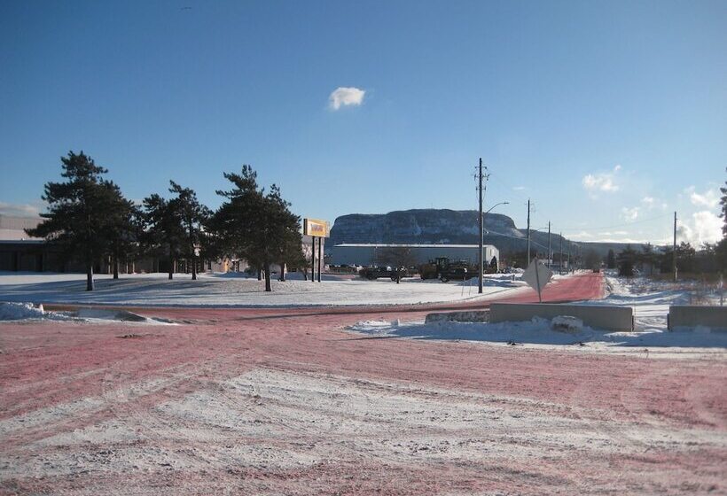 فندق Ramada By Wyndham Thunder Bay Airlane