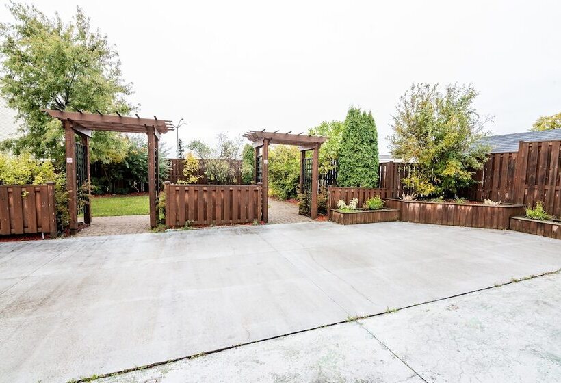 فندق Ramada By Wyndham Thunder Bay Airlane