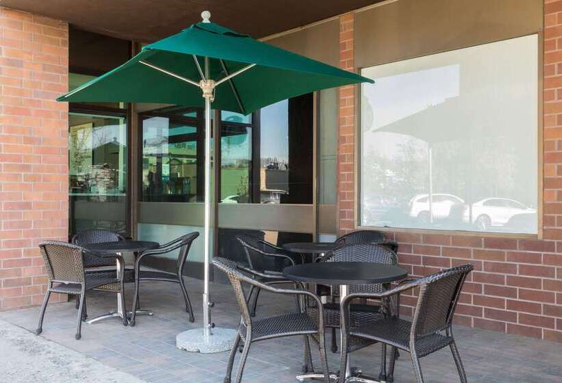 בית מלון כפרי Ramada Plaza By Wyndham Prince George