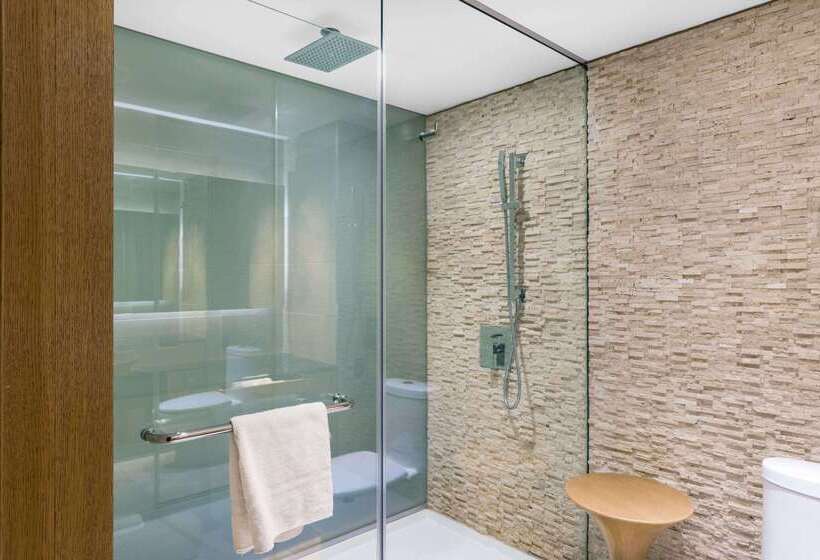 בית מלון כפרי Ramada Plaza By Wyndham Prince George