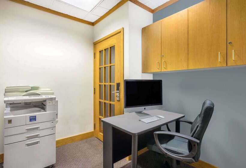 בית מלון כפרי Ramada Plaza By Wyndham Prince George