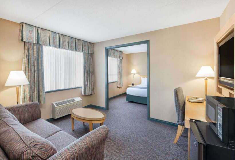 בית מלון כפרי Ramada Plaza By Wyndham Prince George