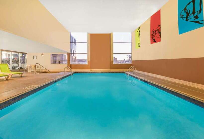 בית מלון כפרי Ramada Plaza By Wyndham Prince George