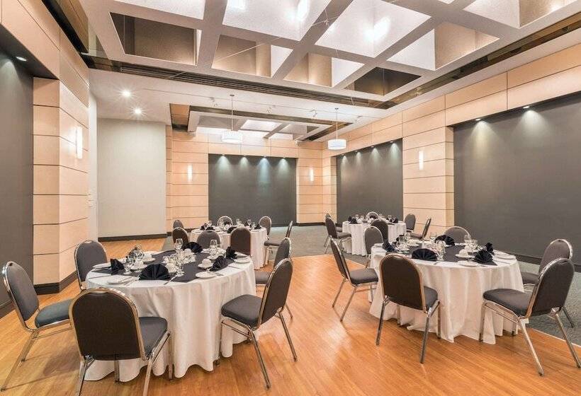 בית מלון כפרי Ramada Plaza By Wyndham Prince George