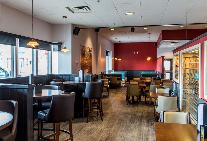 בית מלון כפרי Ramada Plaza By Wyndham Prince George