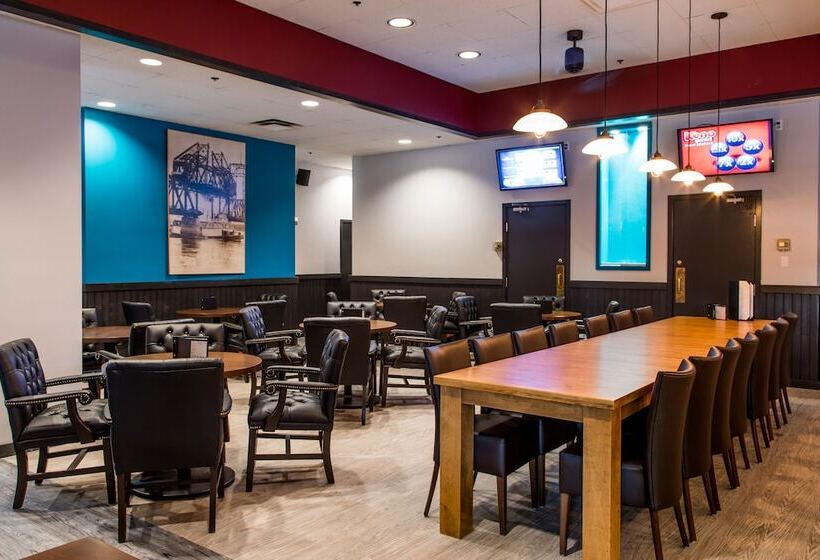 בית מלון כפרי Ramada Plaza By Wyndham Prince George