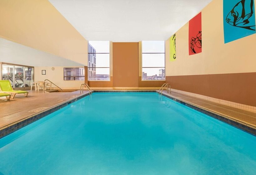 בית מלון כפרי Ramada Plaza By Wyndham Prince George