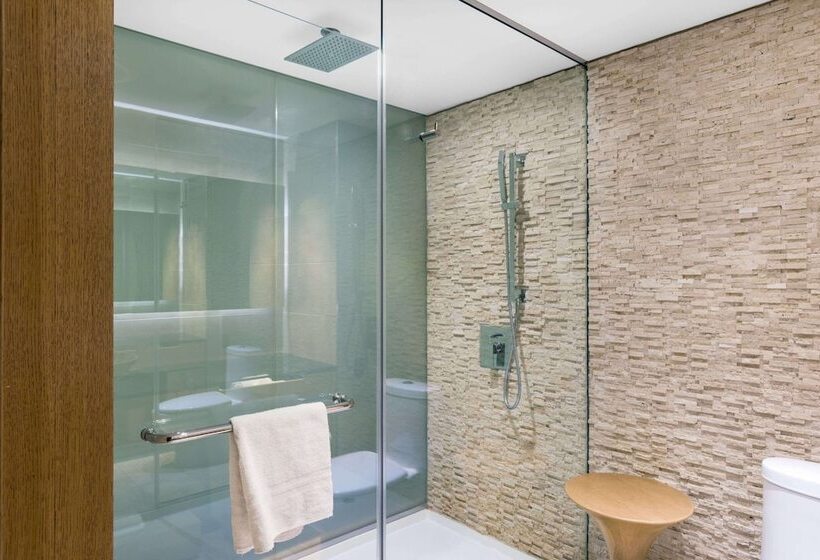 בית מלון כפרי Ramada Plaza By Wyndham Prince George