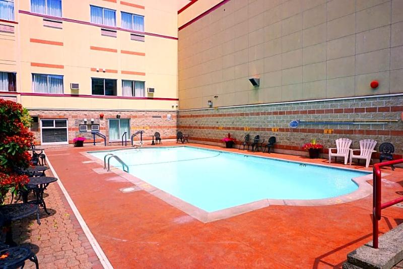 Отель Red Lion Inn And Suites Victoria